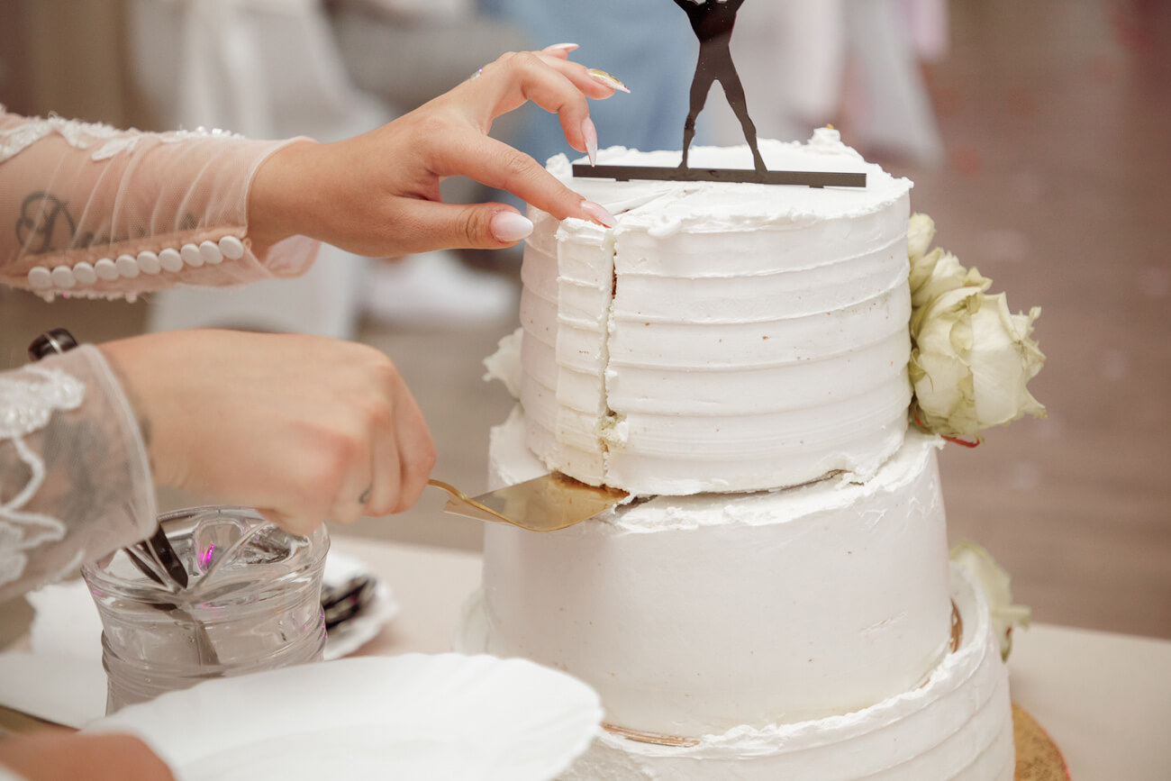 Svadobná hostina - torta, krájanie torty